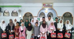 LAZISNU MWCNU Ampelgading Santuni 10 Anak Yatim Piatu di Desa Ampelgading
